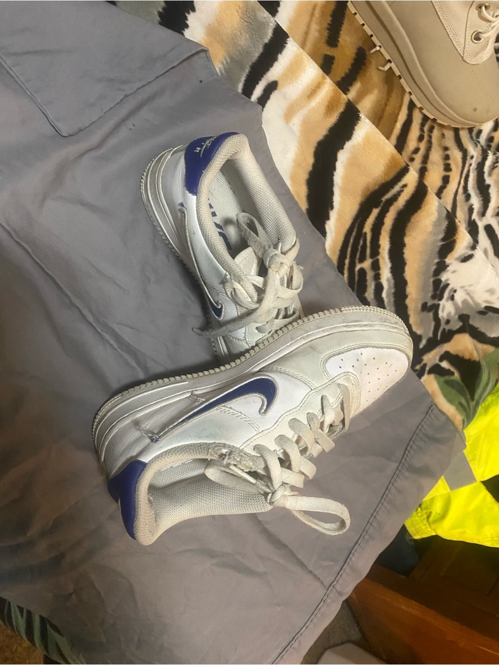 Nike White and Blue Low-Top Sneakers for Women